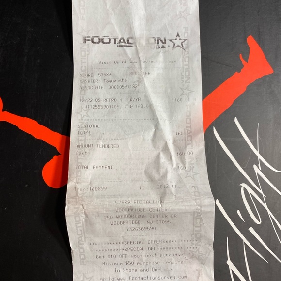 Air Jordan Retro 4 “Thunder” - Picture 7 of 8